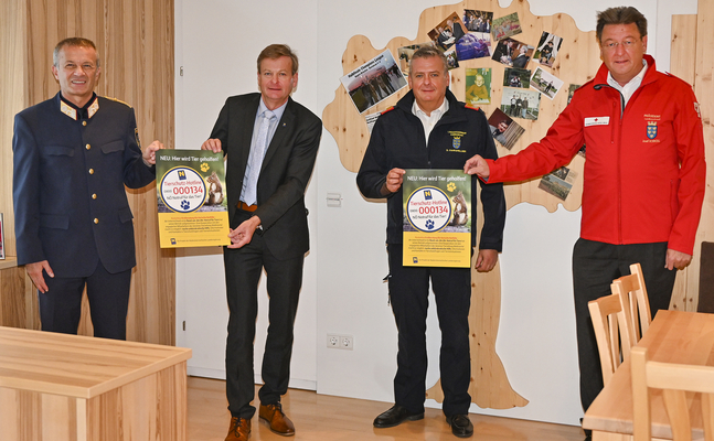 Landespolizeidirektor Franz Popp, Landesrat Gottfried Waldhäusl, Landesfeuerwehrkommandant Dietmar Fahrafellner und Rot Kreuz-Präsident Josef Schmoll (Foto: NLK Reinberger)