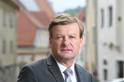 Asyl-Landesrat Gottfried Waldhäusl schließt einen neuerlichen Aufnahmestopp in NÖ nicht aus